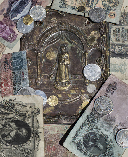 Antigua moneda de papel y monedas de la Rusia zarista. Fondo antiguo - Foto, imagen