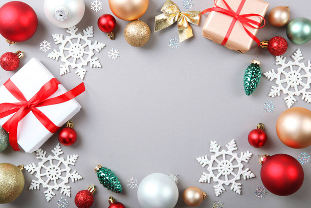 Vánoční nebo novoroční doplňky top view. Dovolená, dárky, zázemí, místo pro textovky. flatlay - Fotografie, Obrázek