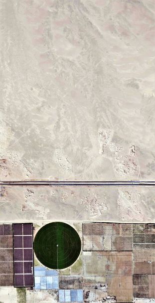 El poder del viento, granjas de cultivos humanos en el desierto, homenaje a Pollock, fotografía vertical abstracta de los desiertos de África desde el aire, vista aérea, expresionismo abstracto, naturalismo abstracto
 - Foto, imagen