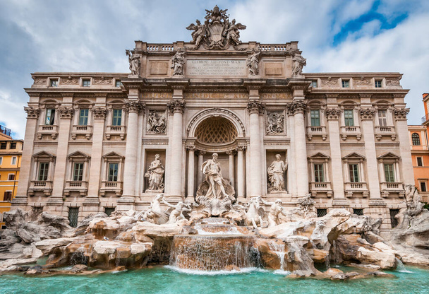 イタリア・ラツィオのローマにある記念碑的なトレビの泉 - 写真・画像