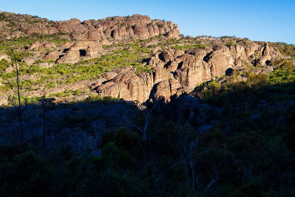 Προβολή κατά μήκος των κορυφογραμμών του Εθνικού Πάρκου Γκράμπιαν, Βικτώρια, Αυστραλία. - Φωτογραφία, εικόνα