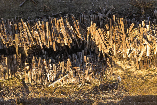 Drone kilátás a régi vasút fából készült kereszt nyakkendők tavaszi napon. - Fotó, kép