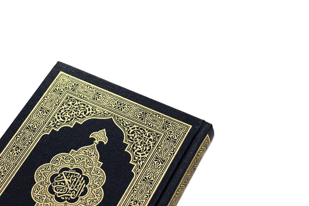 Szent Korán arab kalligráfia jelentése Al Korán elszigetelt fehér. - Fotó, kép
