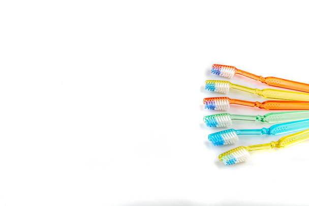 zubní kartáček izolované na bílém pozadí - Fotografie, Obrázek