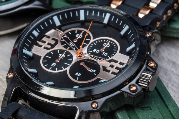 Detailní vojenské nebo polní náramkové hodinky, luxusní automatické náramkové hodinky pro muže - Fotografie, Obrázek