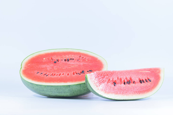 Wassermelone auf weißem Hintergrund - Foto, Bild