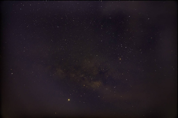 De melkweg en sterren 's nachts - Foto, afbeelding