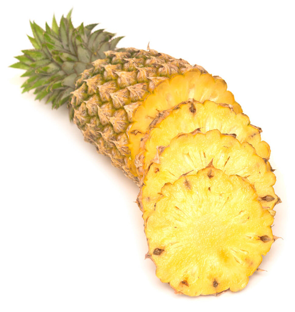 reife Ananas isoliert auf weiß - Foto, Bild