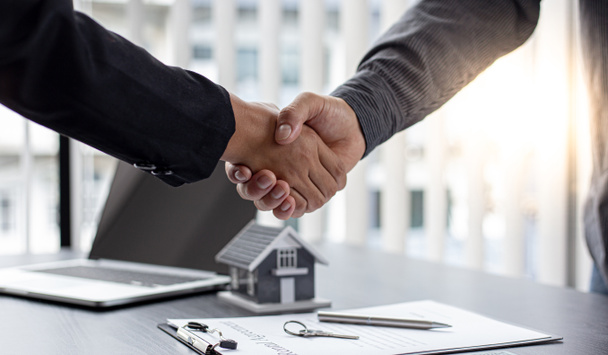 Real estate agents and customers shake hands to congratulate on signing a contract to buy a house with land and insurance, handshake and Good response concept. - Photo, Image