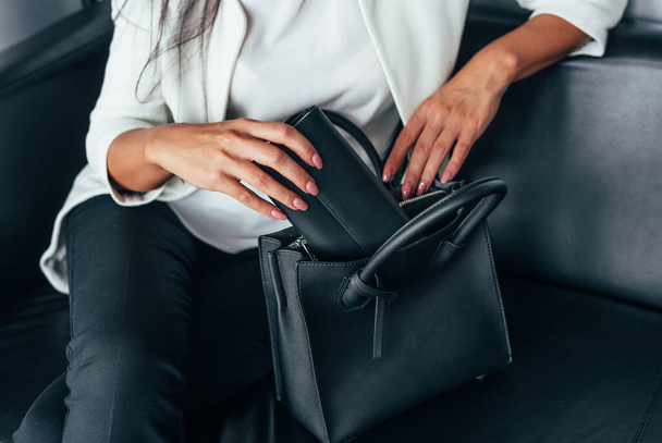 business woman with leather black handbag and leather black purse - Φωτογραφία, εικόνα