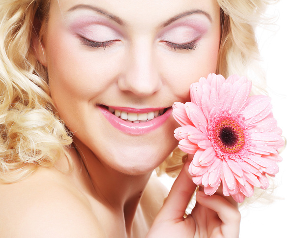 Beautiful young woman with gerber flower - Foto, Bild