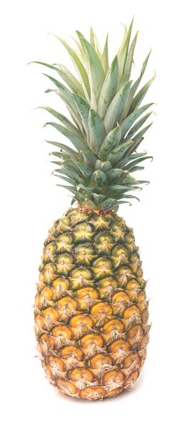 Kypsä ananas eristetty valkoisella pohjalla - Valokuva, kuva