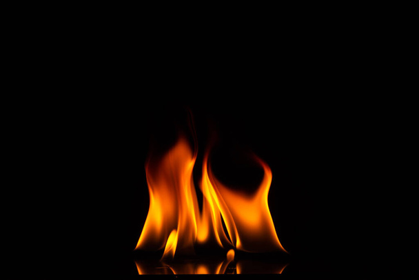 Close-up shot of a black background flame - Foto, Imagem