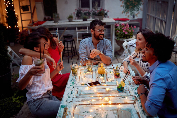 Group of friends chat having a drink together at a party - Φωτογραφία, εικόνα