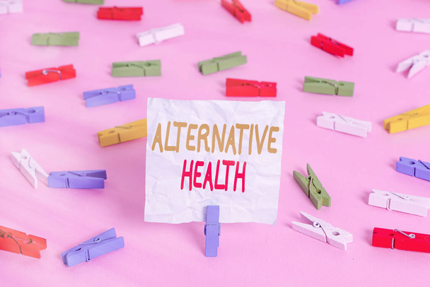 Piszę notatkę o Alternatywnym Zdrowiu. Biznes zdjęcie pokazujące praktyki medyczne, które nie są częścią standardowej opieki Kolorowe szpilki do ubrań puste przypomnienie różowy podłogi biurowy pin. - Zdjęcie, obraz