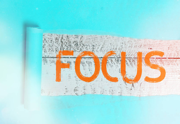 Texto de escritura de palabras Focus. Concepto de negocio para prestar atención a una cosa en particular hacer concentrarse
. - Foto, imagen