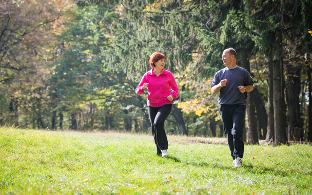 couple de personnes âgées jogging - Photo, image