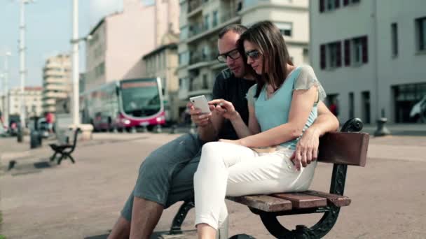 Couple taking photo with cellphone - Кадры, видео