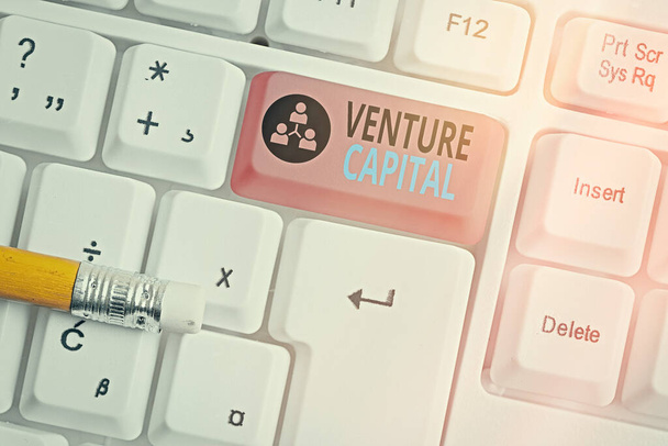 Kelime yazma Venture Capital. Yeni mülkiyet unsuruna yatırım için kullanılabilir iş konsepti. - Fotoğraf, Görsel