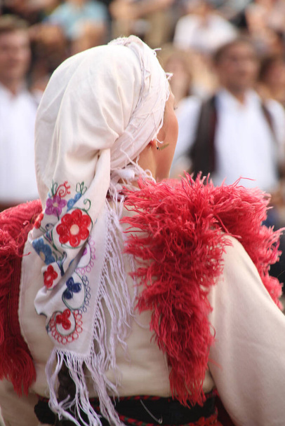 Danza folclórica macedonia en un festival callejero
 - Foto, imagen