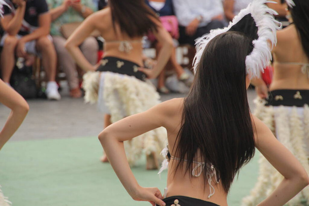 Mares del Sur bailan en un festival folclórico callejero - Foto, Imagen