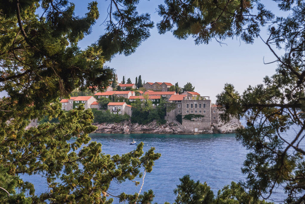 Ostrov Sveti Stefan u Jaderského moře u Budvy, Černá Hora - Fotografie, Obrázek