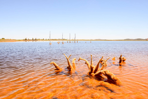 miedziane czerwone zanieczyszczone jezioro kopalnia w Gossan Cobre Huelva Hiszpania - Zdjęcie, obraz