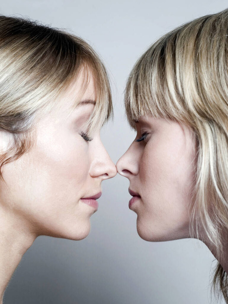 Face to face, women with closed eyes - Foto, Imagen