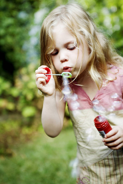 Girl playing with soap bubbles - Φωτογραφία, εικόνα