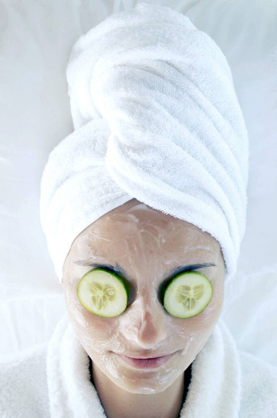 Woman doing facial treatment - Foto, Imagen