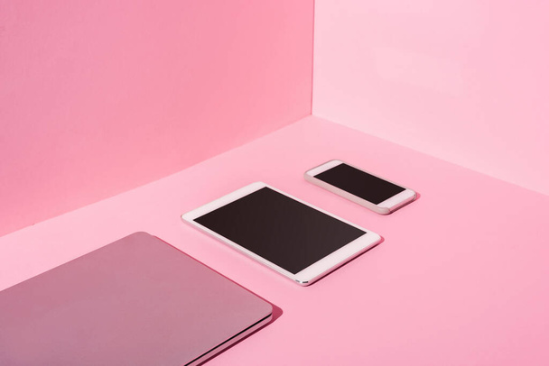 modern gadgets with blank screens on pink background - Foto, immagini