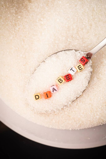 Diabetes Concept: Diabetes sanamuotoja päälle sokerikasoihin. Marraskuu on maailman diabeteksen kuukausi - Valokuva, kuva