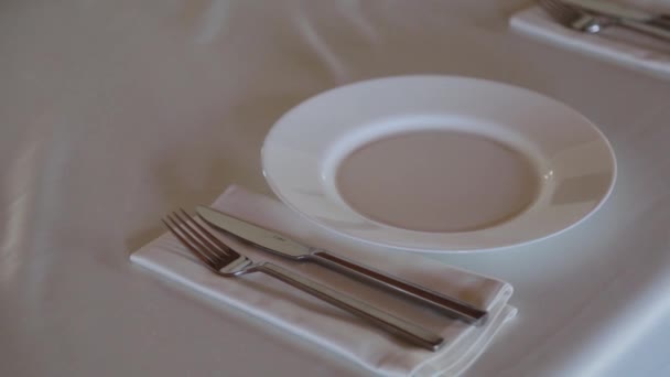 Schön servierter Tisch im Restaurant. - Filmmaterial, Video