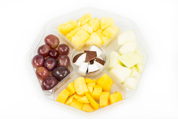 frutti freschi maturi su sfondo bianco  - Foto, immagini
