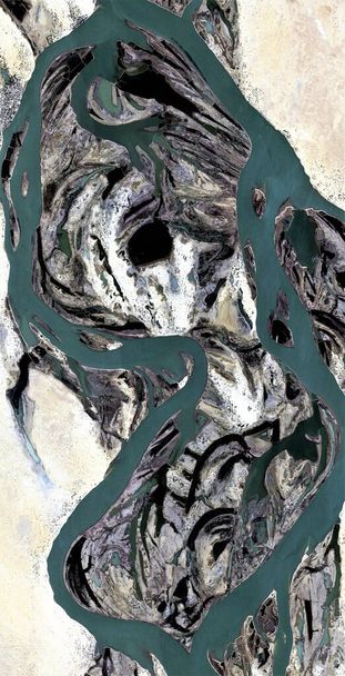 Metastasi terrestri, oro nero, sabbia inquinata del deserto, omaggio a Pollock, fotografia verticale astratta dei deserti africani dall'aria, veduta aerea, espressionismo astratto, naturalismo astratto. - Foto, immagini