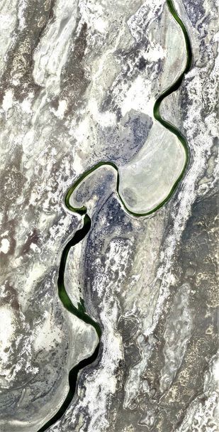 aaltoilu joki, pystysuora abstrakti valokuvaus autiomaiden Afrikan ilmasta, antenni näkymä aavikon maisemia, Genre: Abstrakti Naturalismi, abstraktista kuvaannollinen,  - Valokuva, kuva