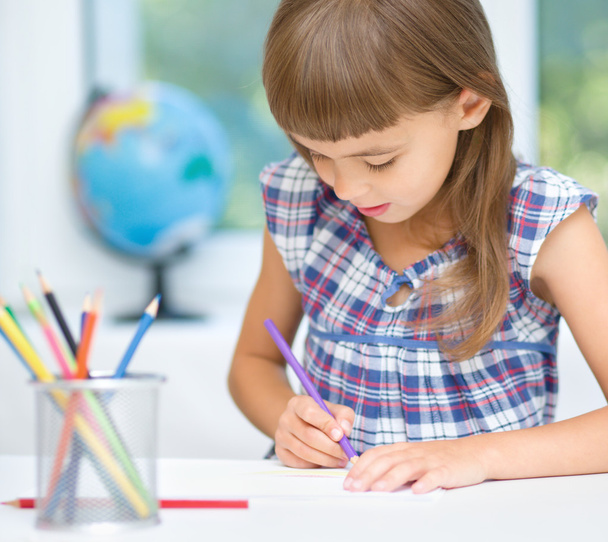 Little girl is drawing using pencils - Photo, Image