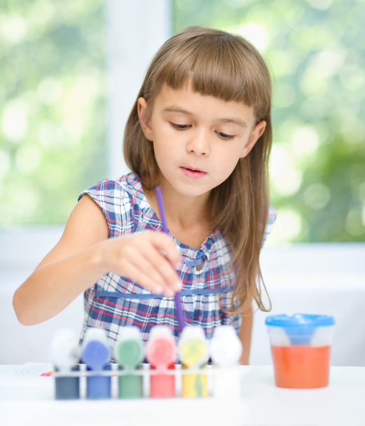 Little girl is painting with gouache - Photo, image