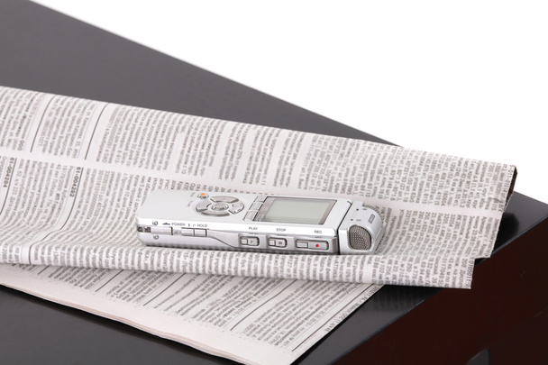 diktafon, és az újság fekete tábla elszigetelt fehér fonákkal - Fotó, kép