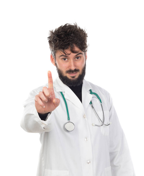 Jeune médecin barbu portant une blouse médicale isolée sur fond blanc - Photo, image