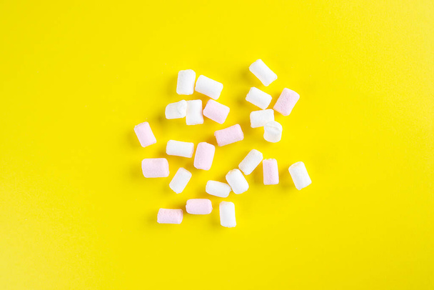 Marshmallows and popcorn on yellow background.Flat lay or top view. Space for text. - Foto, Imagen