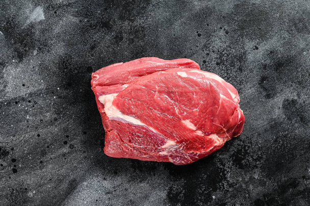 Raw Round beef cut. Black background. Top view. - Foto, Imagen