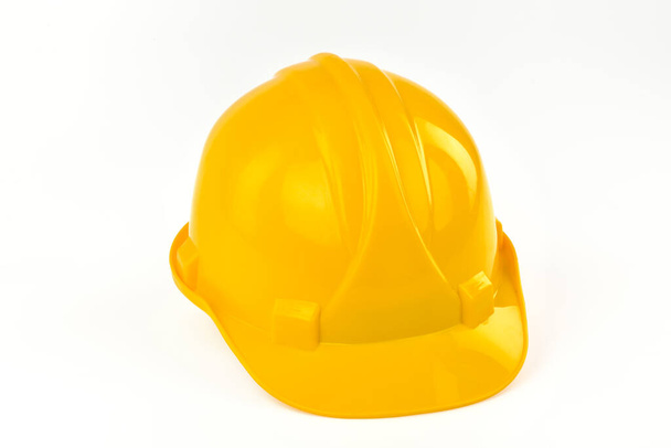 casco de seguridad sobre fondo blanco. Casco de seguridad Ingeniería Equipos para trabajadores de la construcción
. - Foto, Imagen