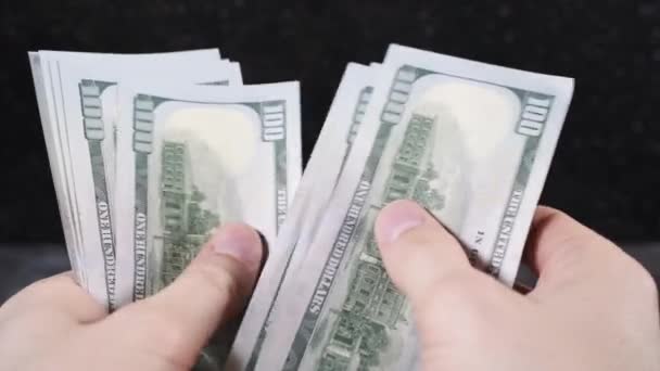 white-skinned man counts dollars with his hands - Séquence, vidéo