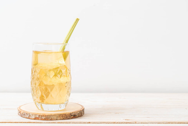 iced lemon grass juice on wood background - Foto, imagen