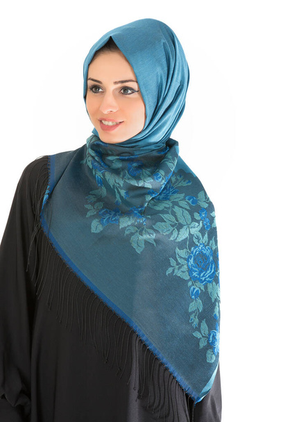 Hermosa mujer musulmana en hijab
 - Foto, imagen