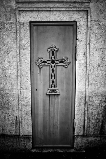 Porte au cimetière panthéon, mort et religion, christianisme - Photo, image
