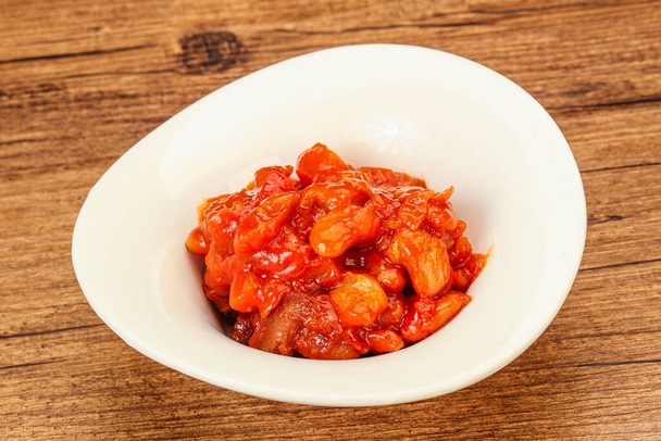 Печёная почка с томатным соусом и перцем - Фото, изображение