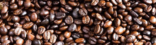 Donkerrijke koffiebonen voorbeeld - Foto, afbeelding