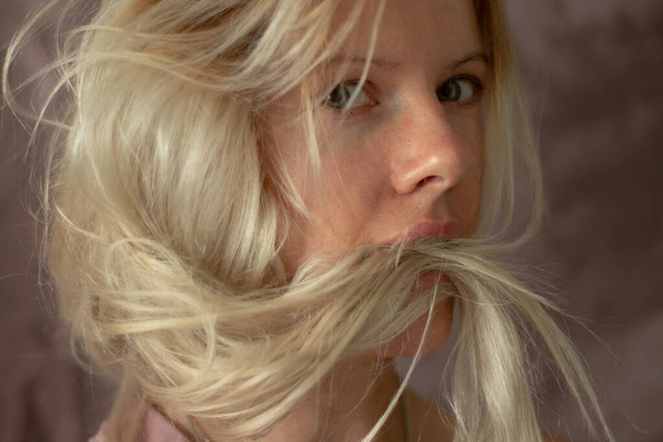 portrait visage d'une jeune femme blonde ukrainienne - Photo, image